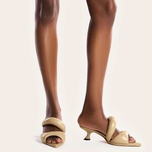 NWOB JW Pei Sara Kitten Heel Mule Sandal in Beige Cane Sugar 38 7.5